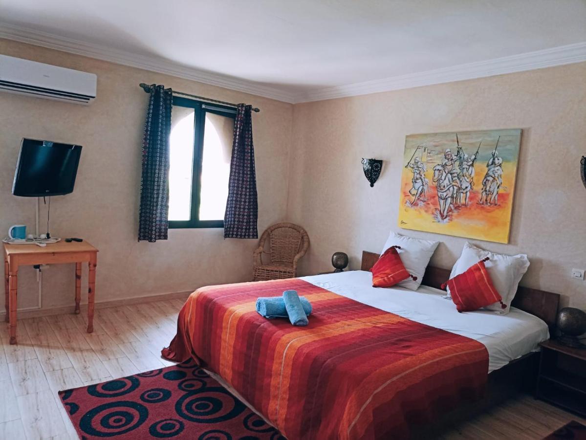 Les Jardins D Amizmiz 6 Piscines Bed & Breakfast Wawizelte Bagian luar foto