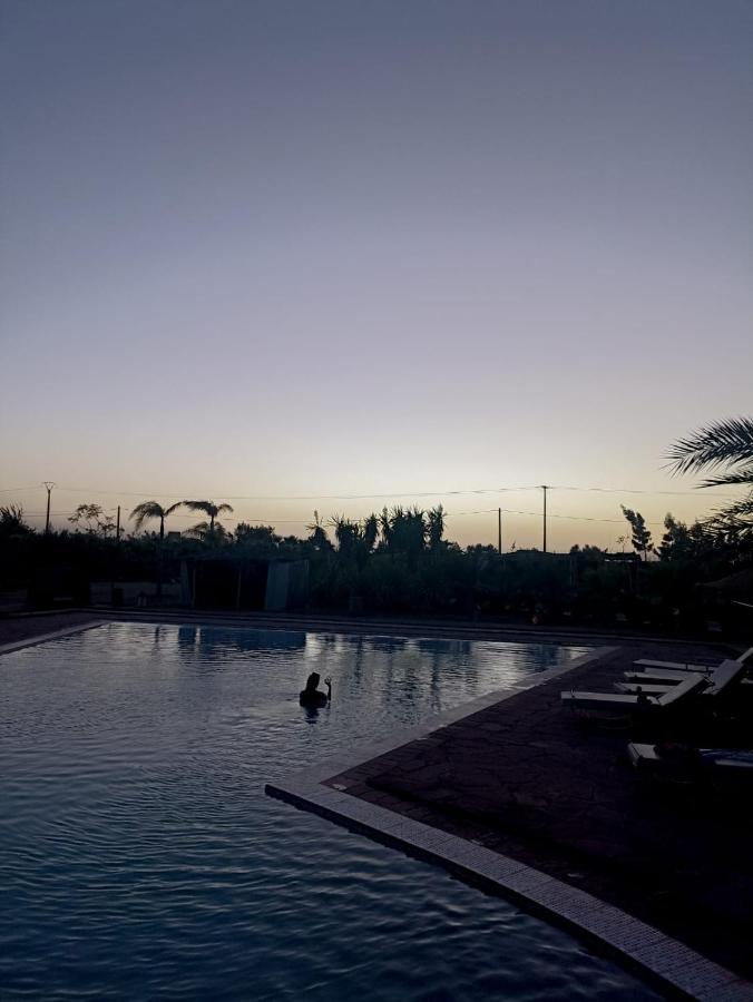 Les Jardins D Amizmiz 6 Piscines Bed & Breakfast Wawizelte Bagian luar foto
