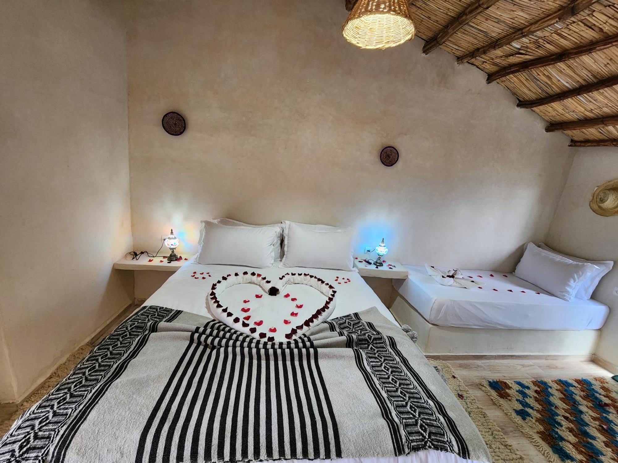 Les Jardins D Amizmiz 6 Piscines Bed & Breakfast Wawizelte Bagian luar foto