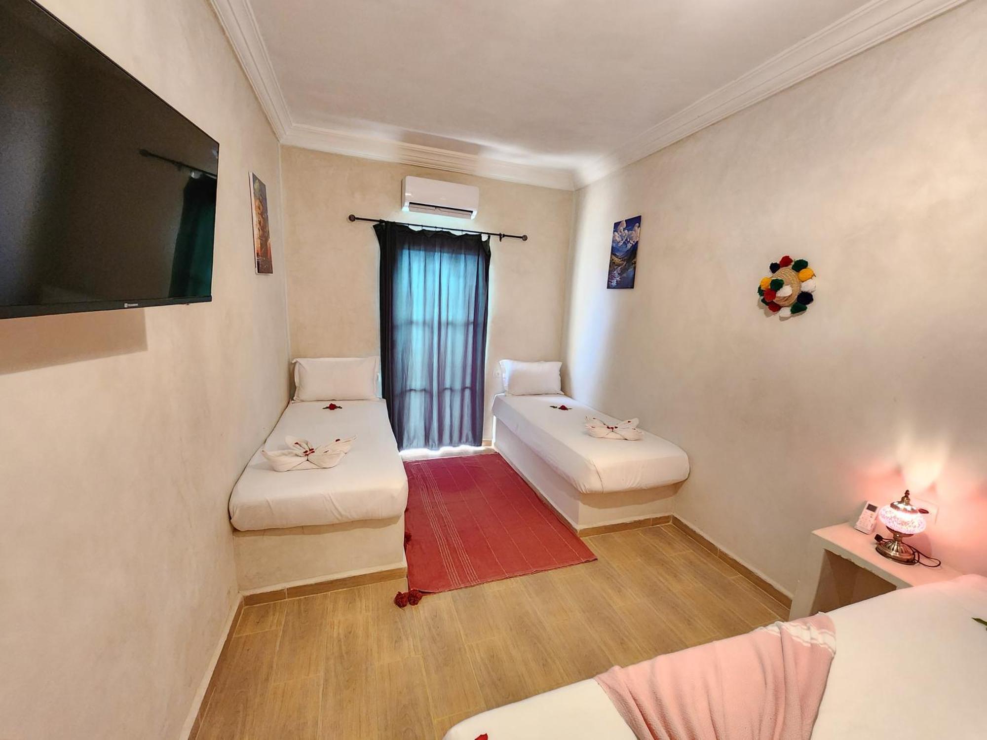 Les Jardins D Amizmiz 6 Piscines Bed & Breakfast Wawizelte Bagian luar foto