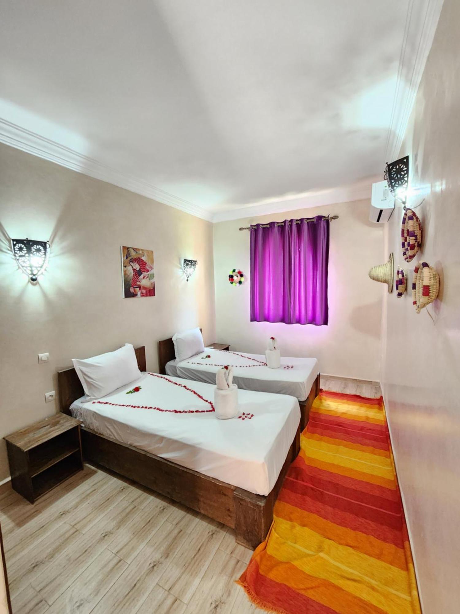Les Jardins D Amizmiz 6 Piscines Bed & Breakfast Wawizelte Bagian luar foto