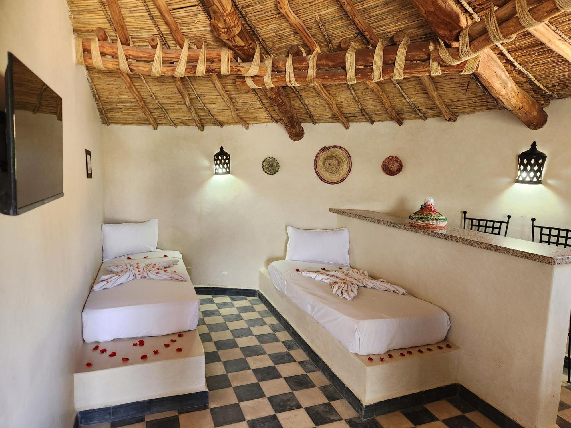 Les Jardins D Amizmiz 6 Piscines Bed & Breakfast Wawizelte Bagian luar foto