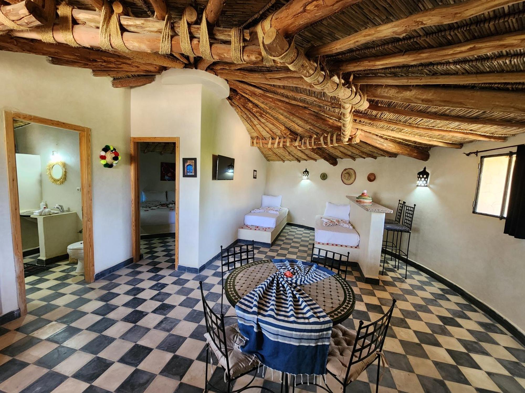 Les Jardins D Amizmiz 6 Piscines Bed & Breakfast Wawizelte Bagian luar foto